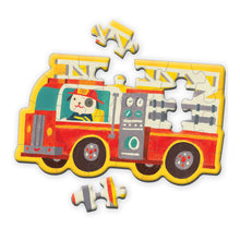 Afbeelding in Gallery-weergave laden, Mudpuppy 24pc Shaped Mini Puzzle Firetruck
